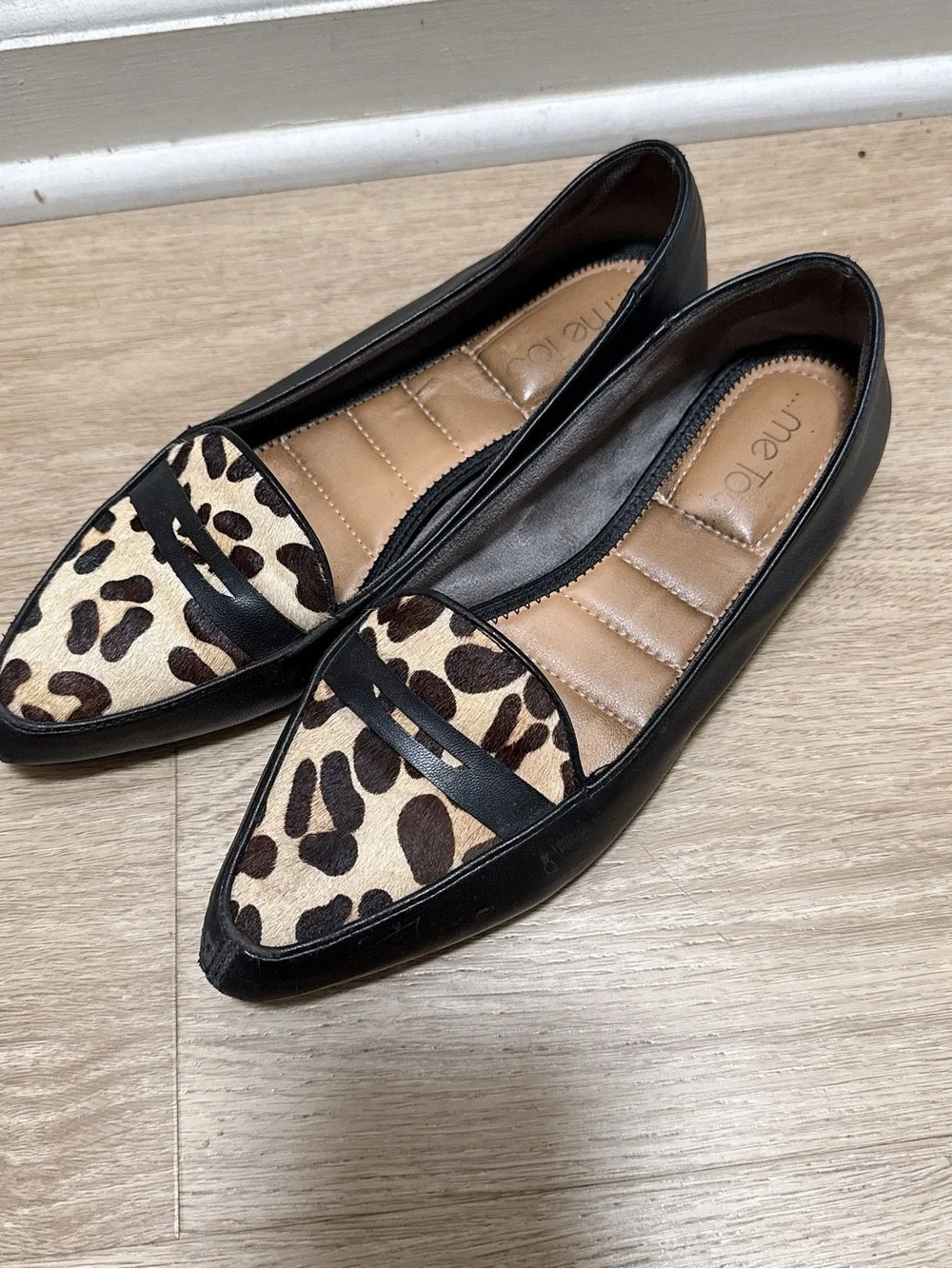 me too Black and Brown Leopard-Print Pointed Loafers